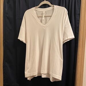 Lululemon women’s side tie v-neck t-shirt in white size 6